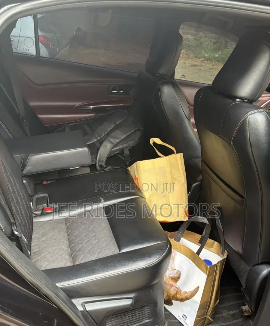 Toyota Harrier 2.0 2015 Black