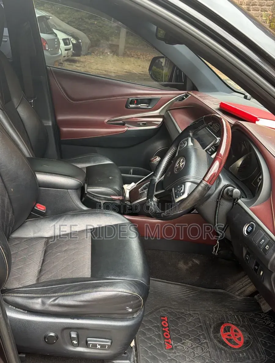 Toyota Harrier 2.0 2015 Black
