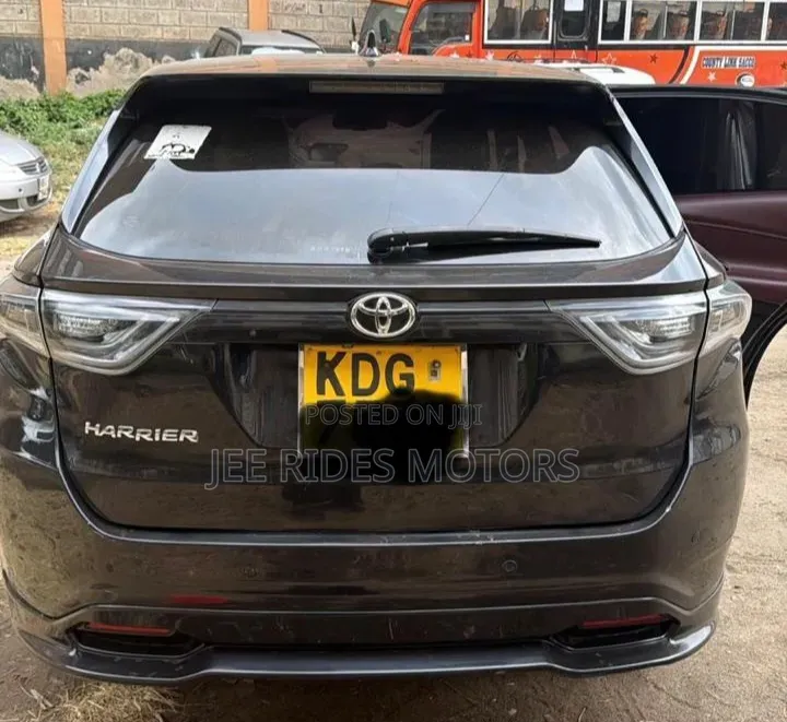 Toyota Harrier 2.0 2015 Black