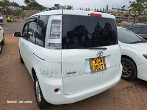 Toyota Sienta 2012 White