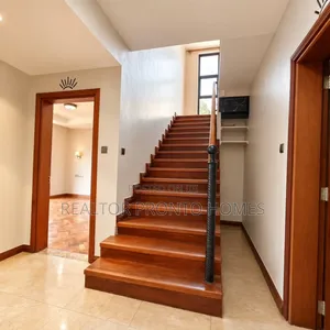 4bdrm Duplex in Riverside Drive for rent