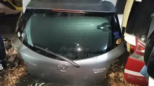 Mazda Demio De Boot/Tail Gate