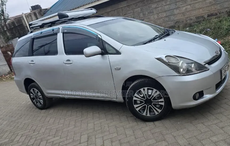 Toyota Wish 2005 Silver
