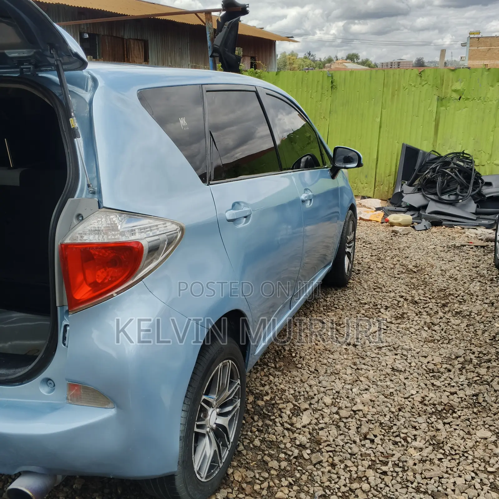 Toyota Ractis 2011 Blue