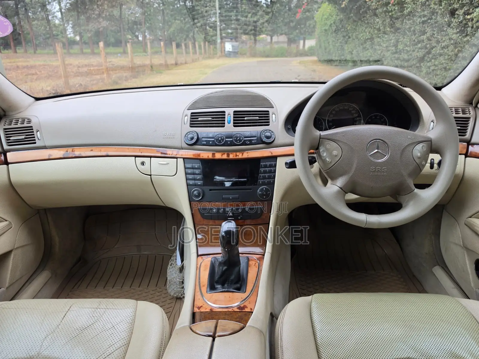 Mercedes-Benz E200 2004 Gold