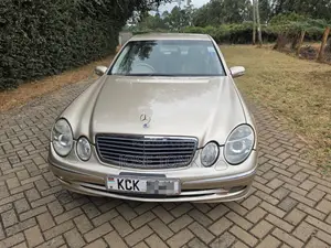 Mercedes-Benz E200 2004 Gold