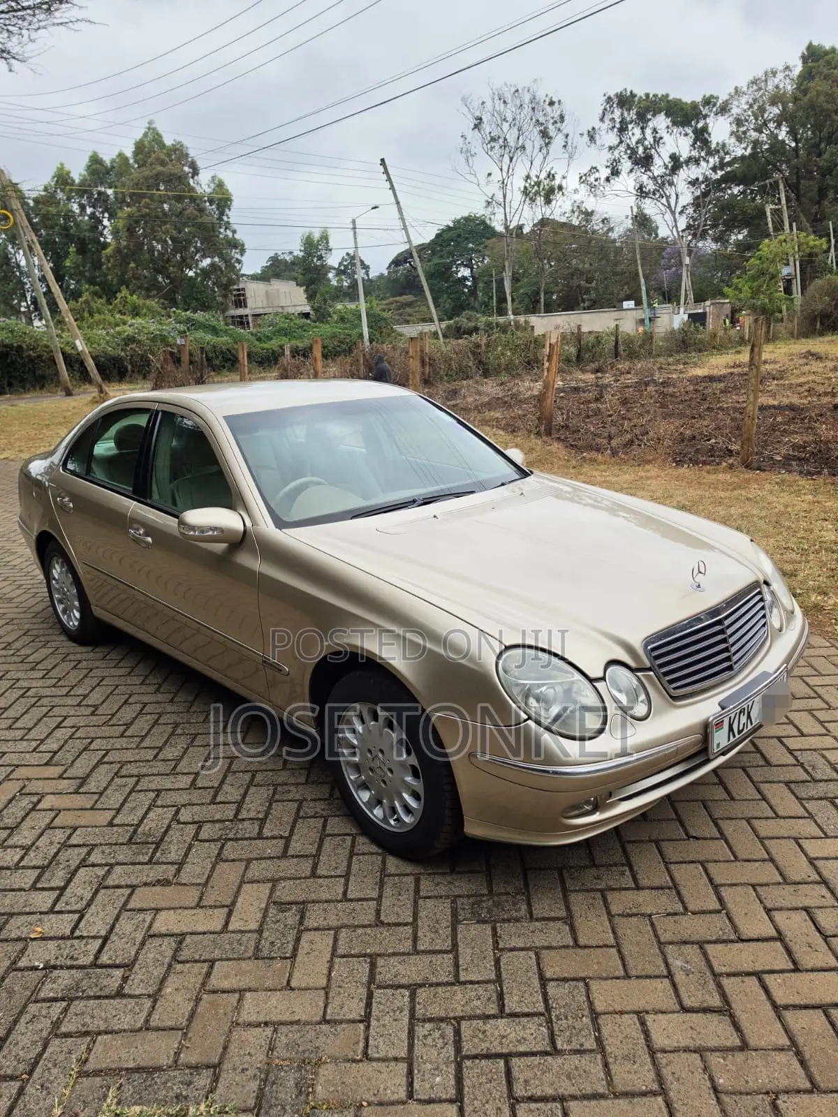 Mercedes-Benz E200 2004 Gold