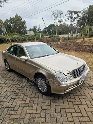 Mercedes-Benz E200 2004 Gold