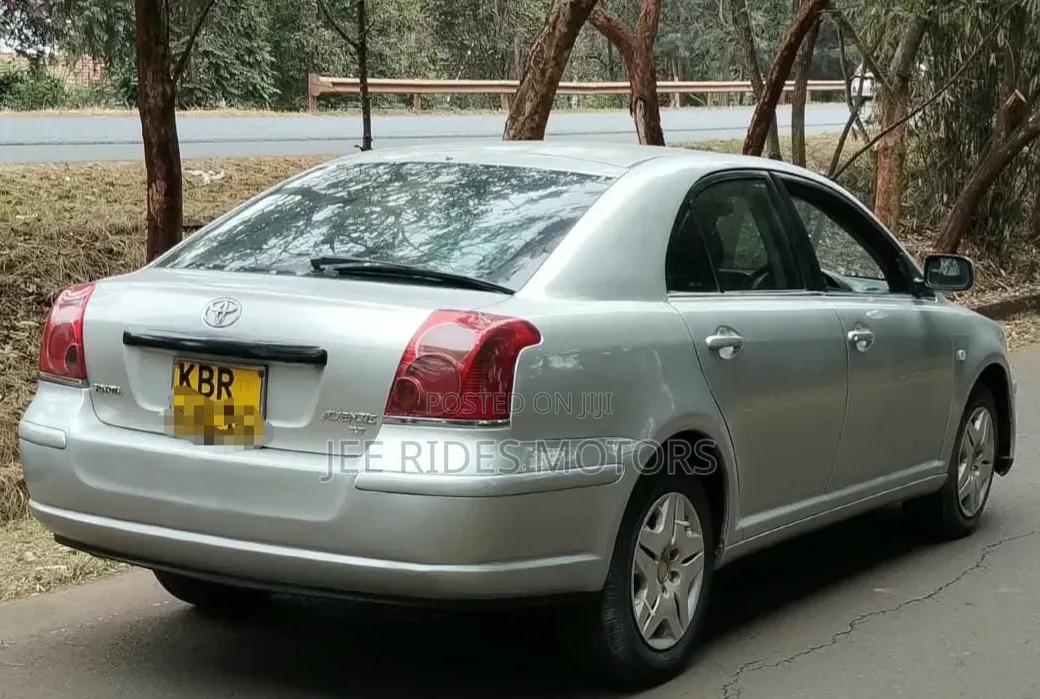 Toyota Avensis 2005 Silver