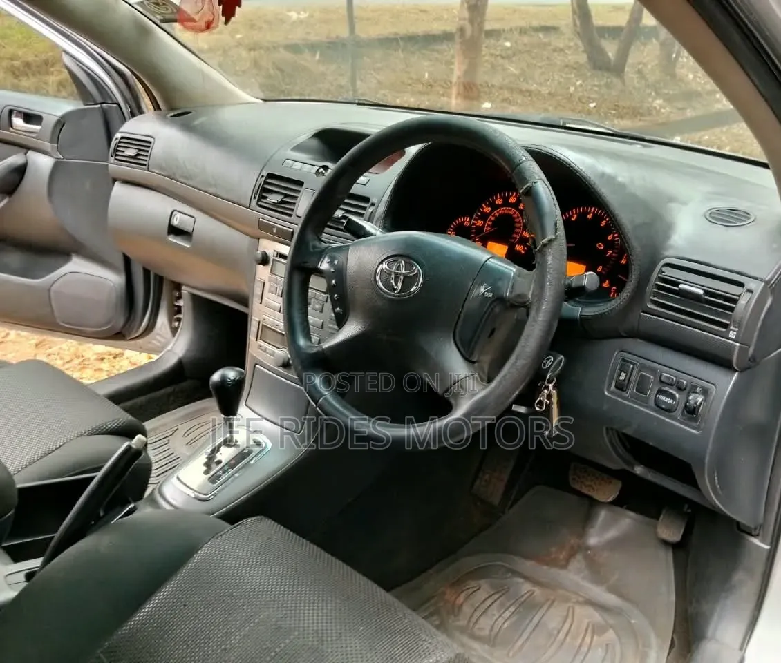 Toyota Avensis 2005 Silver