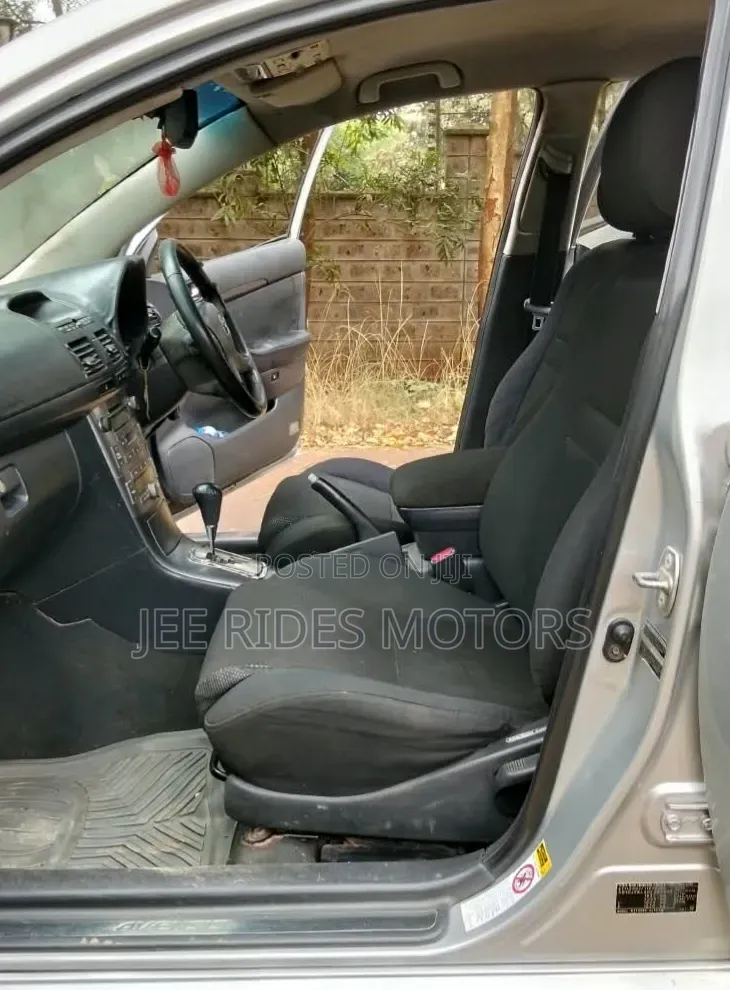 Toyota Avensis 2005 Silver