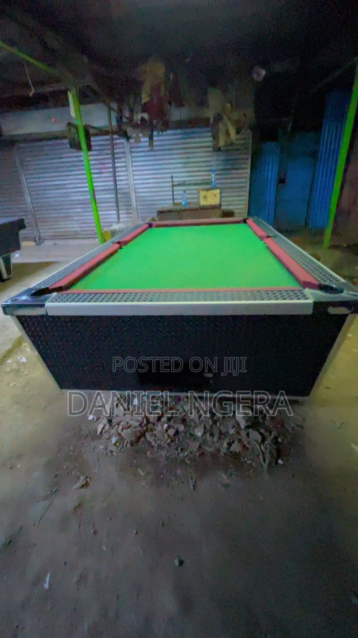 Maroon Pooltable