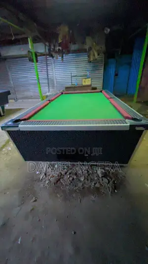 Maroon Pooltable