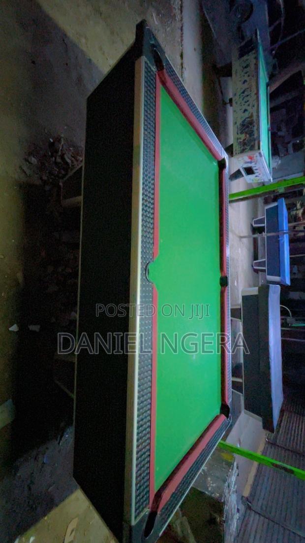 Maroon Pooltable - thumbnail 3