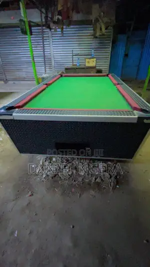 Maroon Pooltable