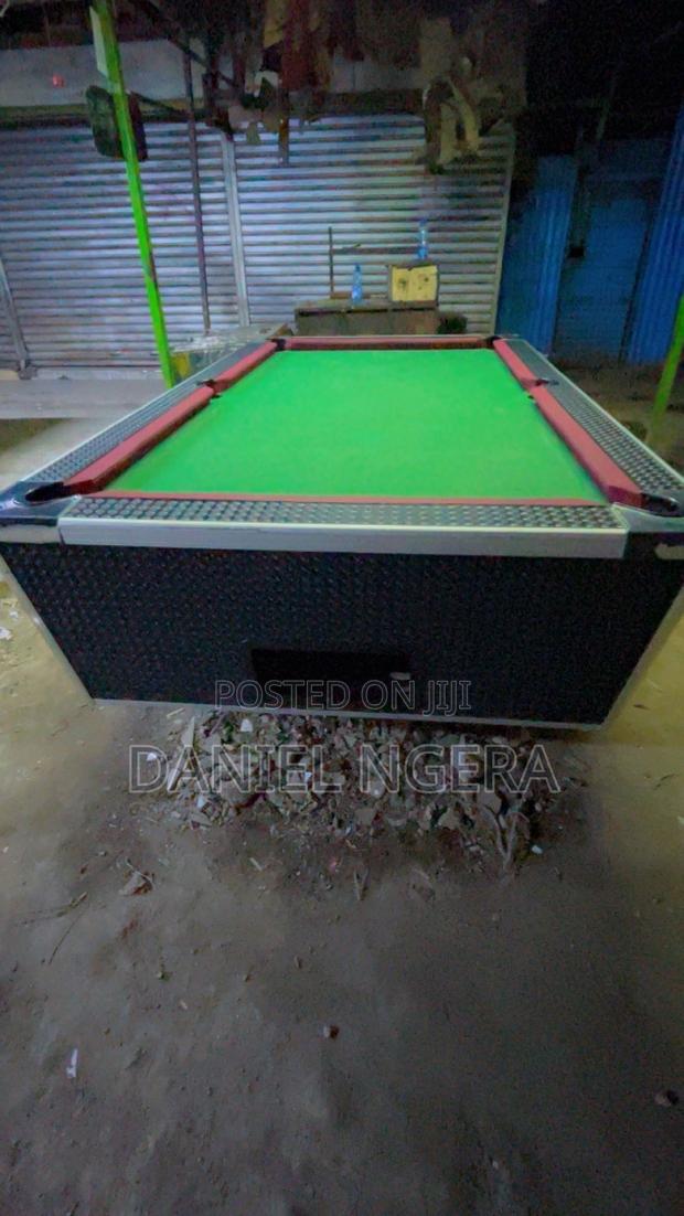 Maroon Pooltable - thumbnail 5