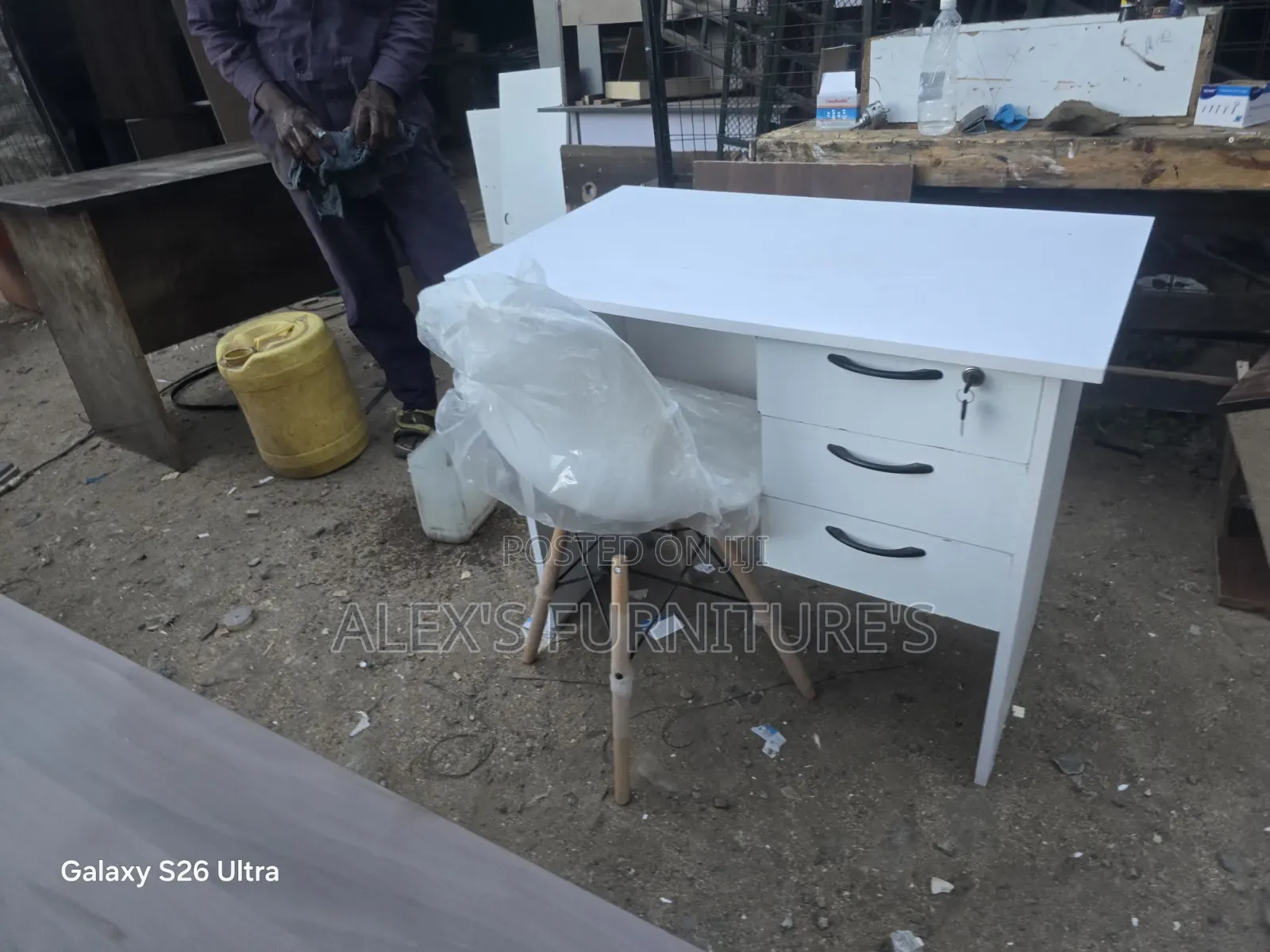 Eames Chairs and Durable Office Desk