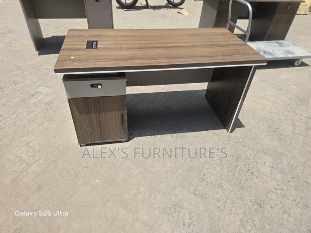 %ASSEMBLE Office Desk