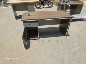 %ASSEMBLE Office Desk