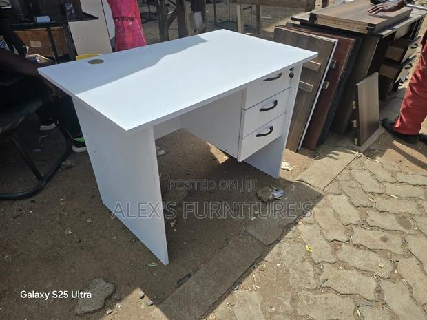 Full Parr White Modern Desk