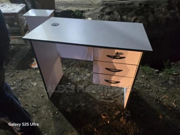 Office Desk With Fuul Top - thumbnail 2
