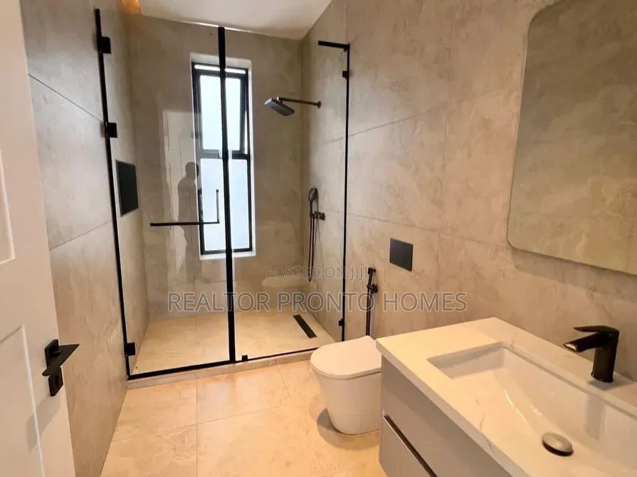 5bdrm Villa in Kiambu Road, Runda for sale