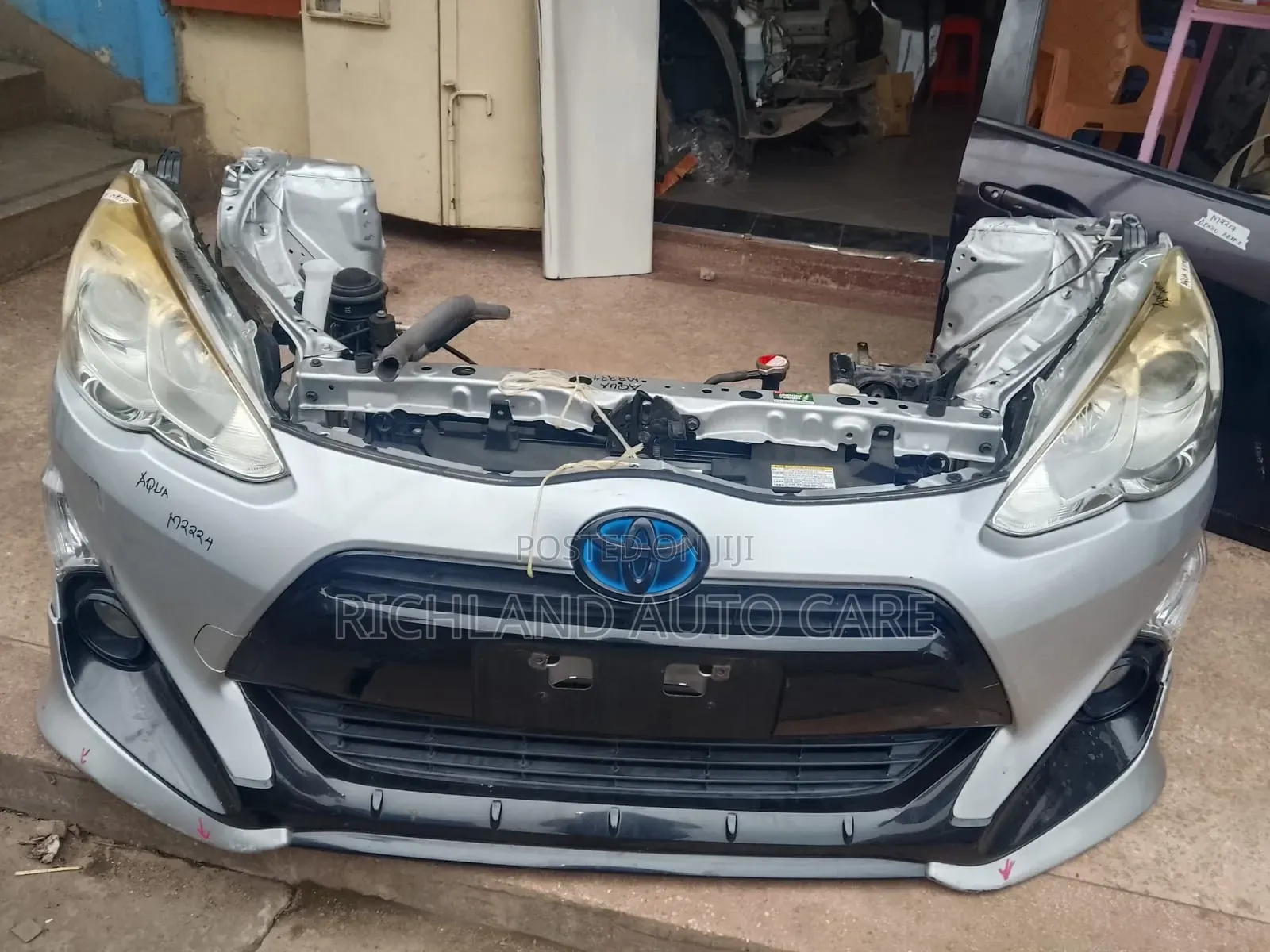 Toyota Aqua 2016 Nose Cut