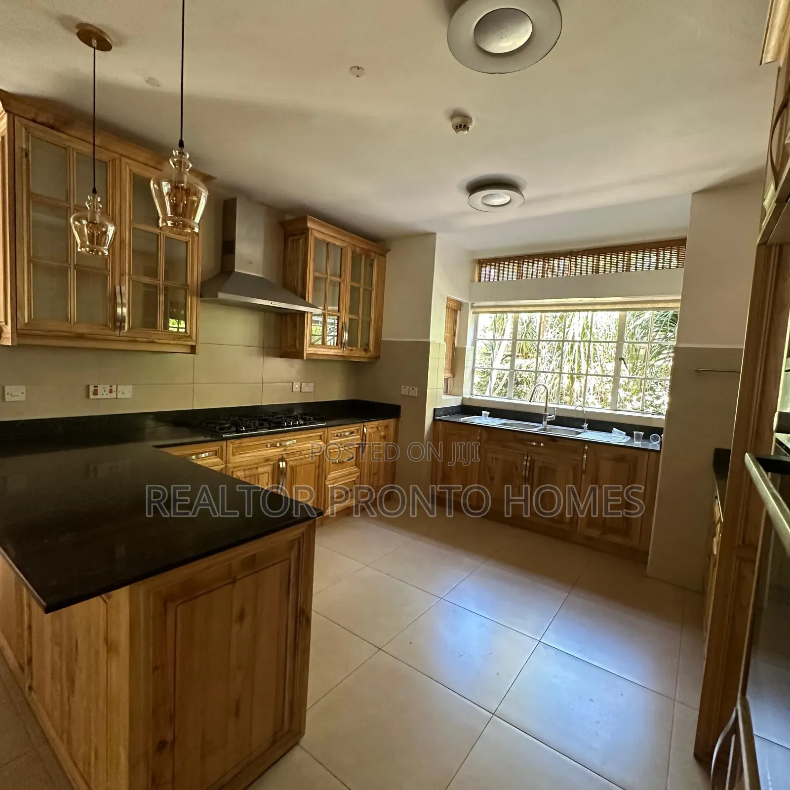5bdrm Villa in Rosslyn for rent