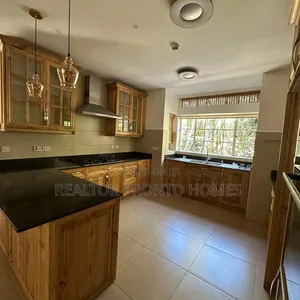 5bdrm Villa in Rosslyn for rent