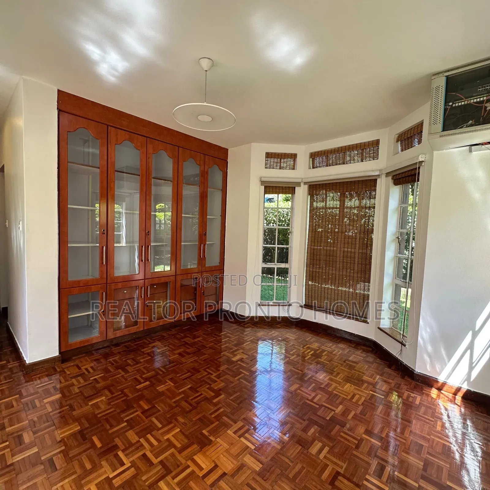 5bdrm Villa in Rosslyn for rent