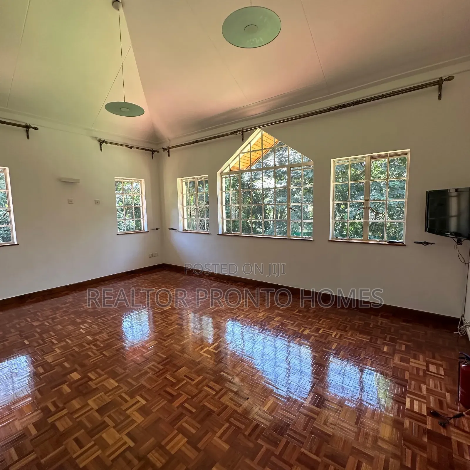 5bdrm Villa in Rosslyn for rent