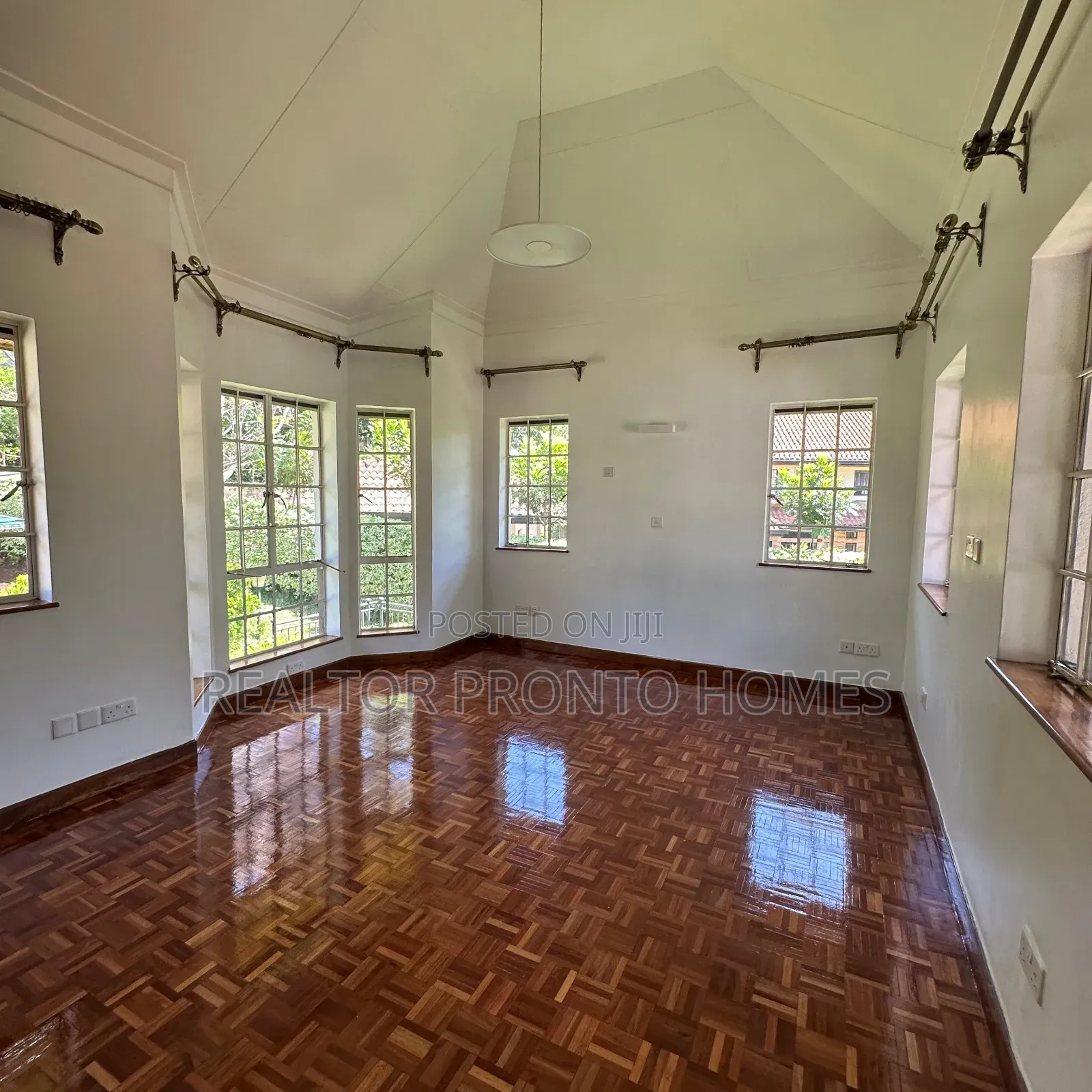 5bdrm Villa in Rosslyn for rent