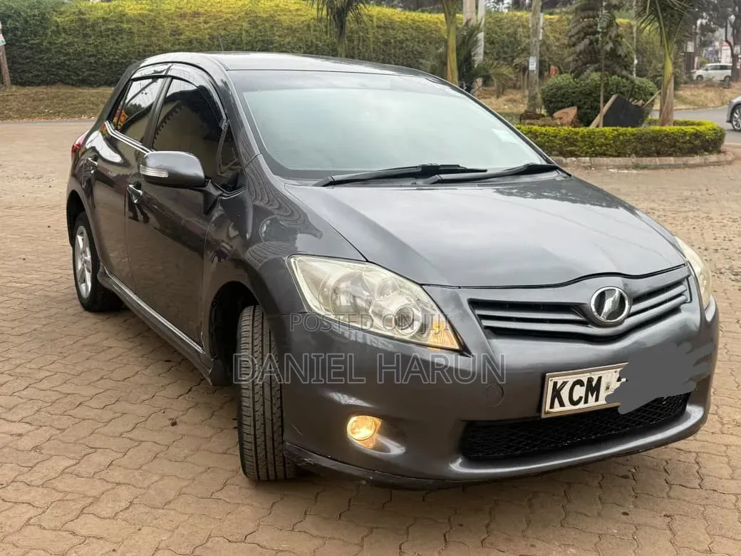 Toyota Auris 2010 Gray