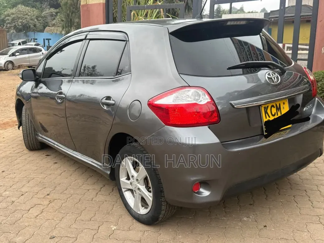 Toyota Auris 2010 Gray