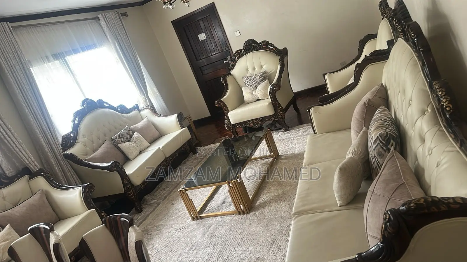 Spacious Sofa Set