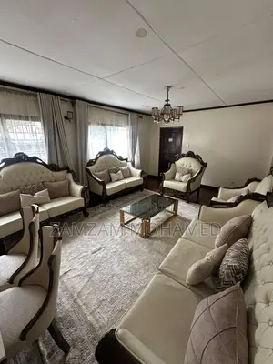Spacious Sofa Set