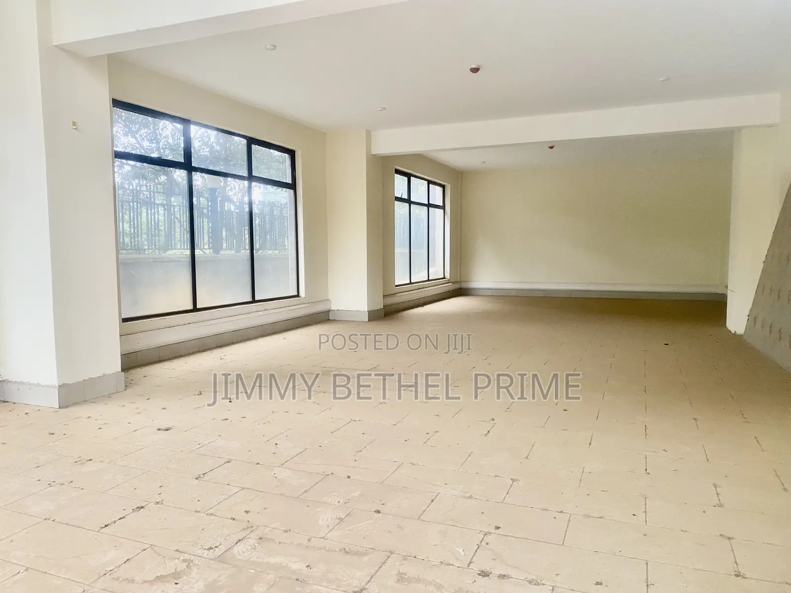 Prime Ground Floor Office Near Sarit Center
