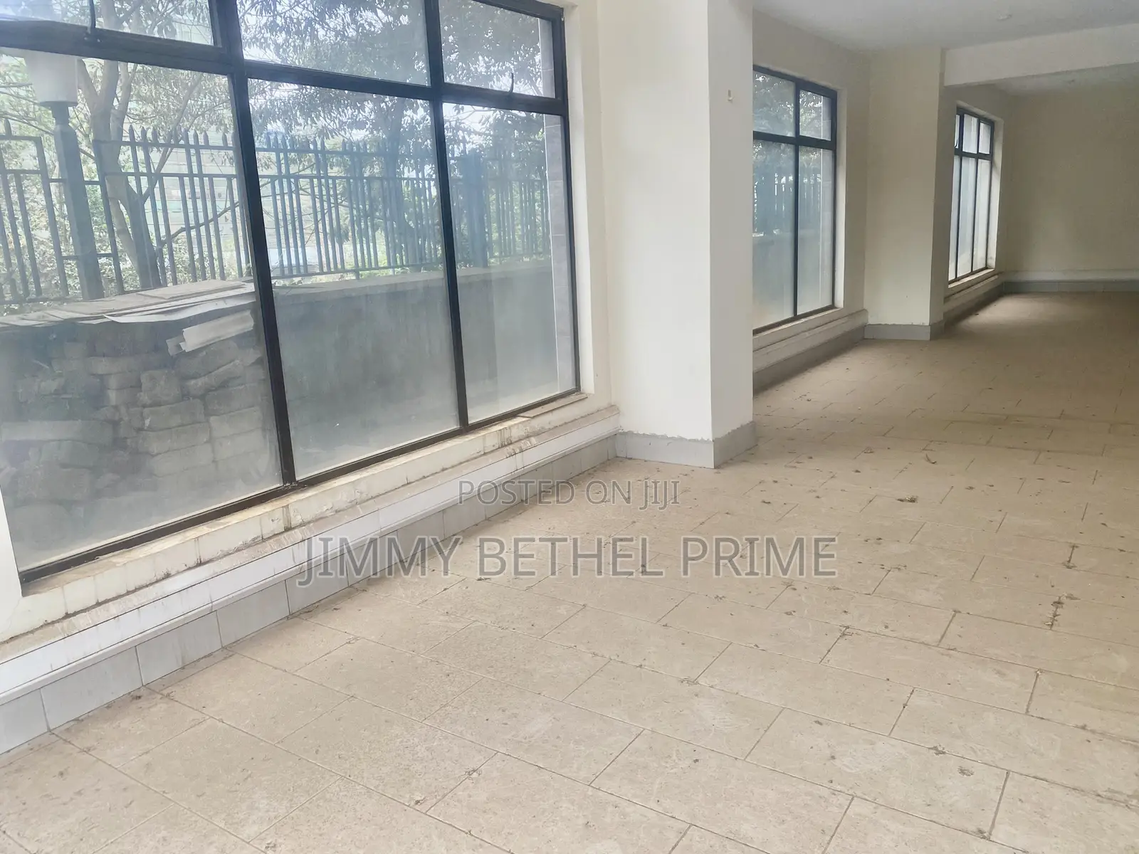 Prime Ground Floor Office Near Sarit Center