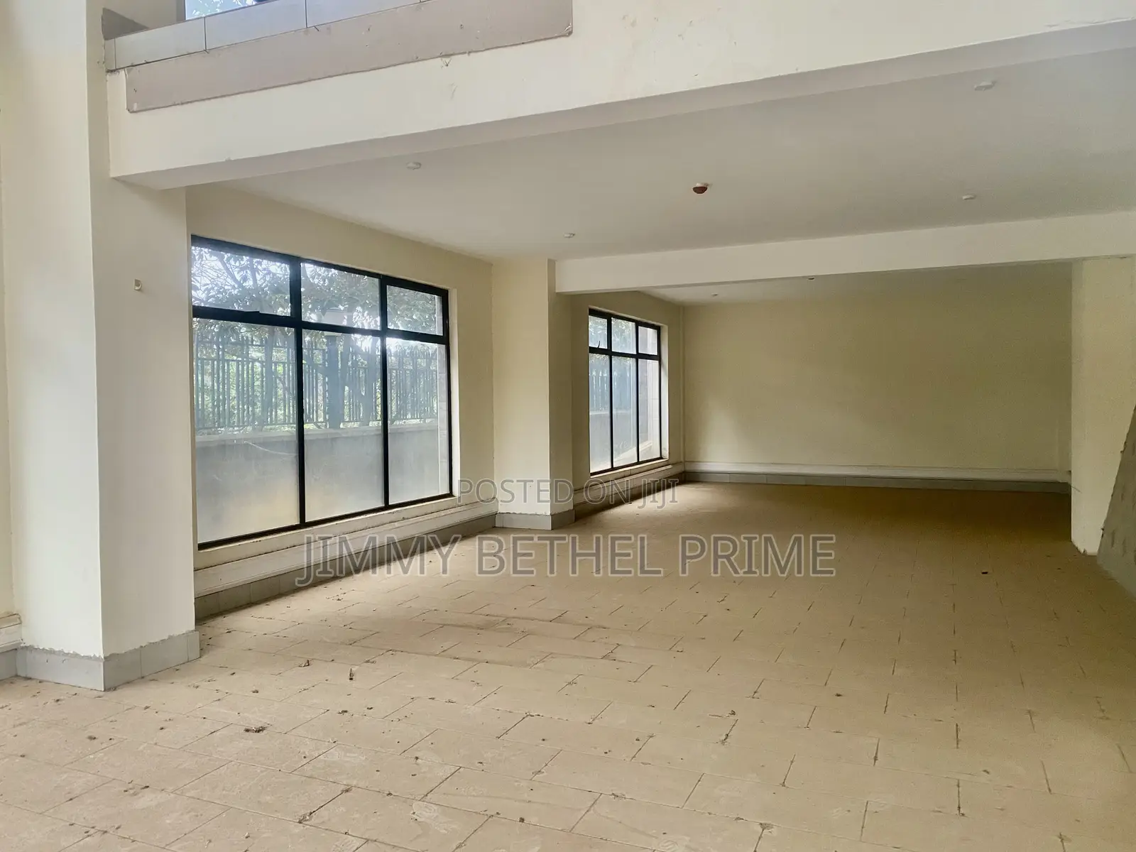 Prime Ground Floor Office Near Sarit Center