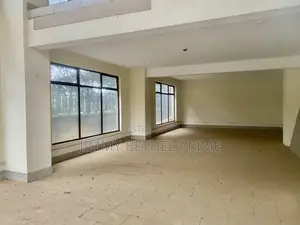 Prime Ground Floor Office Near Sarit Center