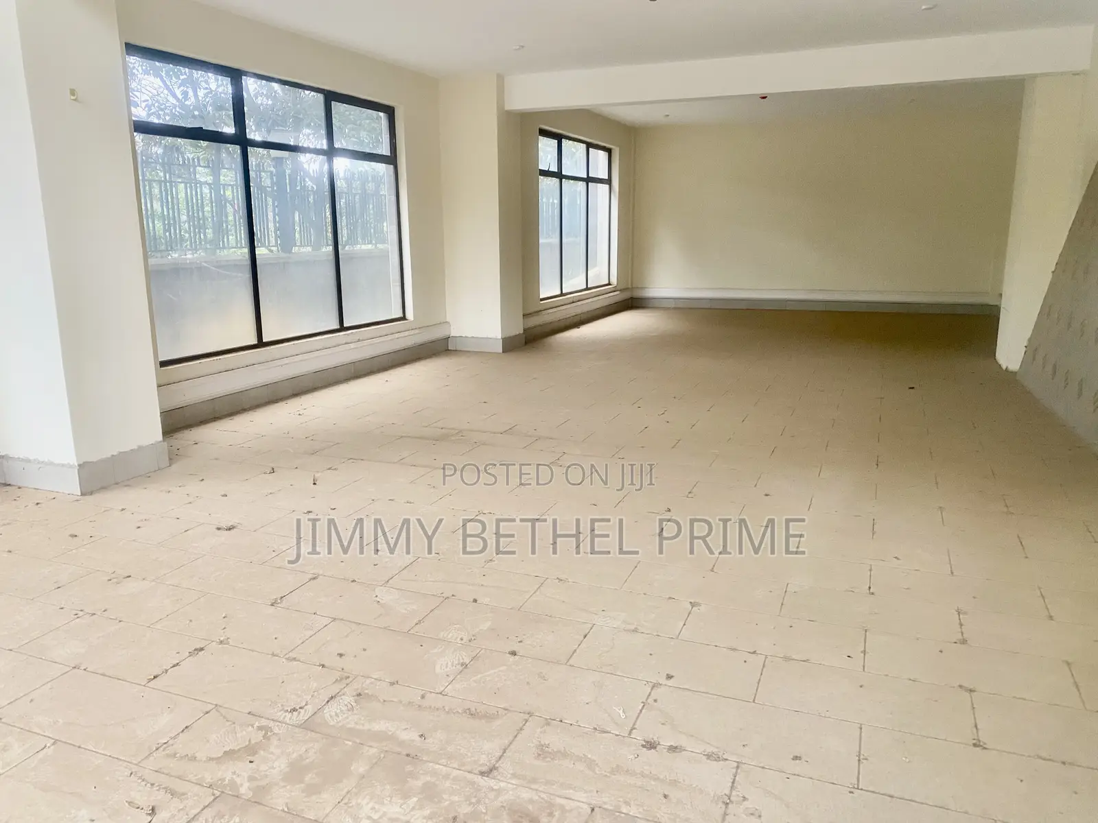 Prime Ground Floor Office Near Sarit Center