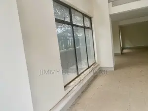 Prime Ground Floor Office Near Sarit Center