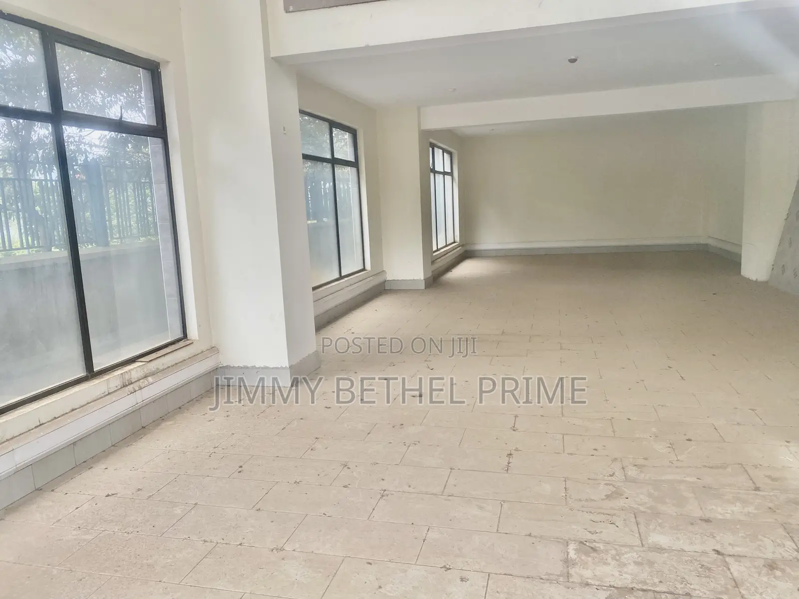 Prime Ground Floor Office Near Sarit Center