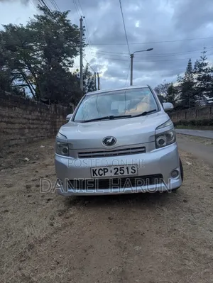 Toyota Voxy V 2WD 8-Seater 2012 Silver