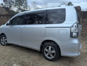 Toyota Voxy V 2WD 8-Seater 2012 Silver