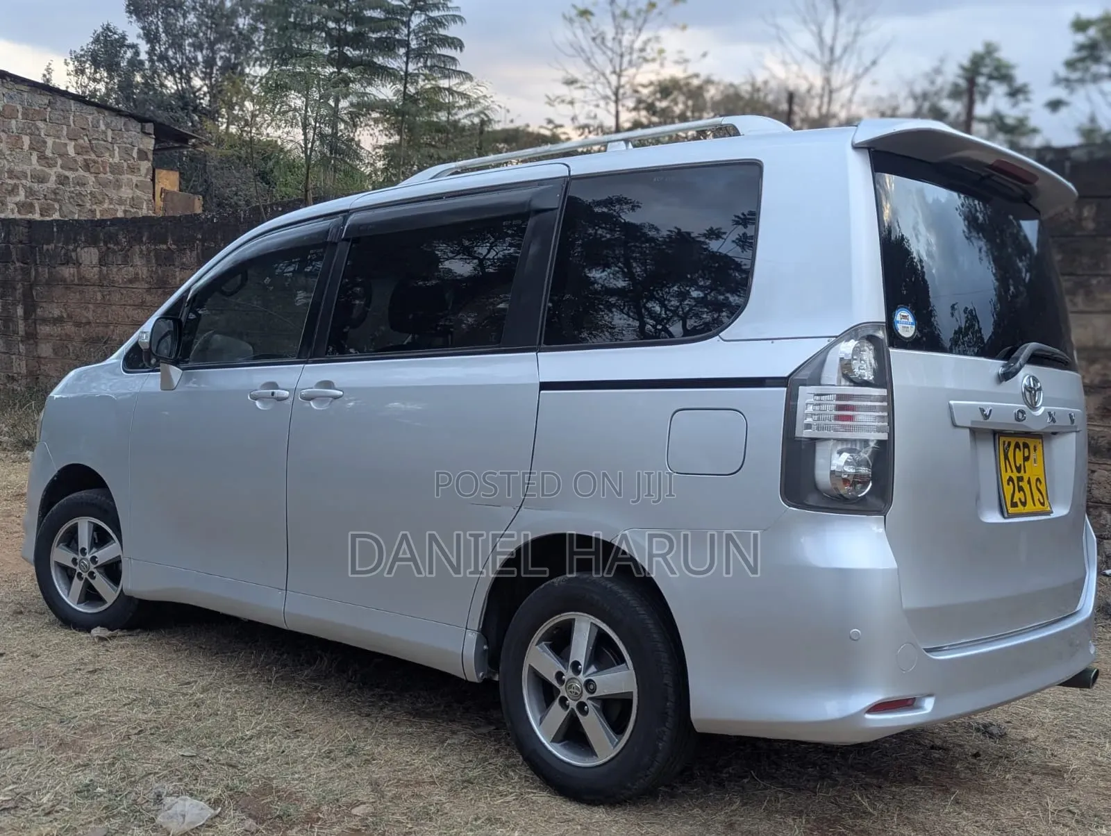 Toyota Voxy V 2WD 8-Seater 2012 Silver