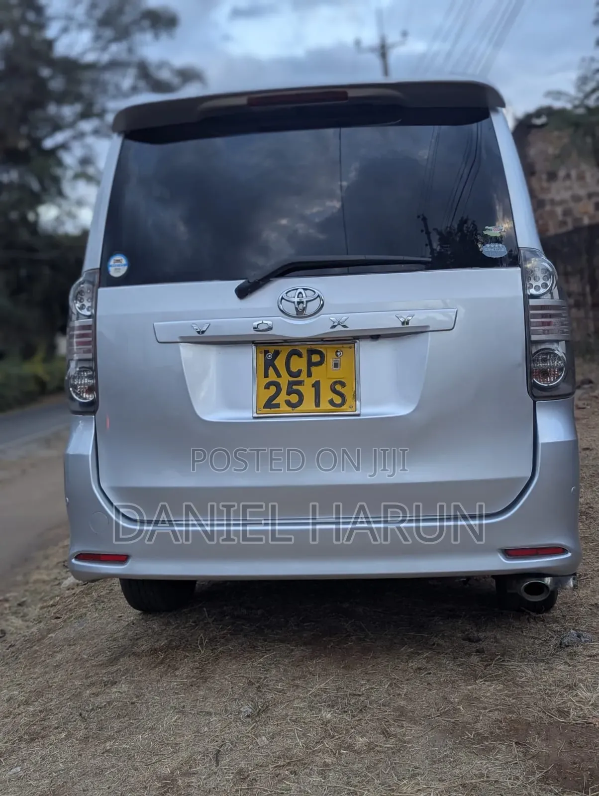 Toyota Voxy V 2WD 8-Seater 2012 Silver
