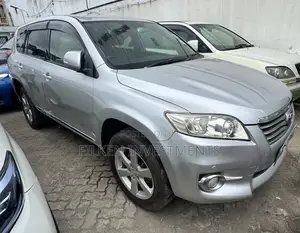 Toyota Vanguard 2012 Silver