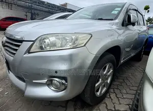 Toyota Vanguard 2012 Silver
