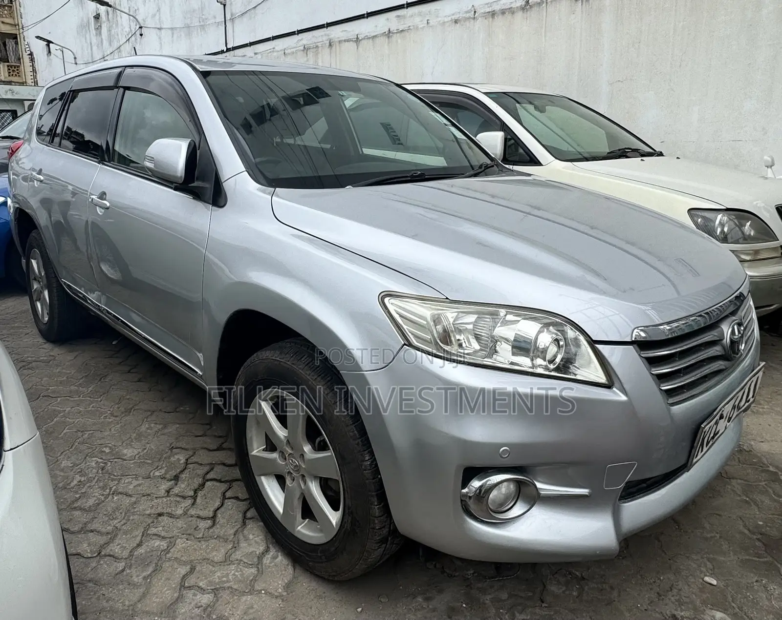 Toyota Vanguard 2012 Silver